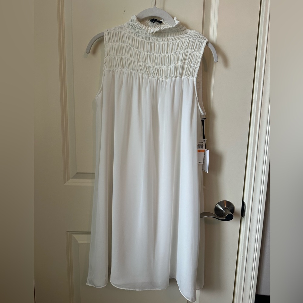 1.State Elegant White Sleeveless Shift Dress
